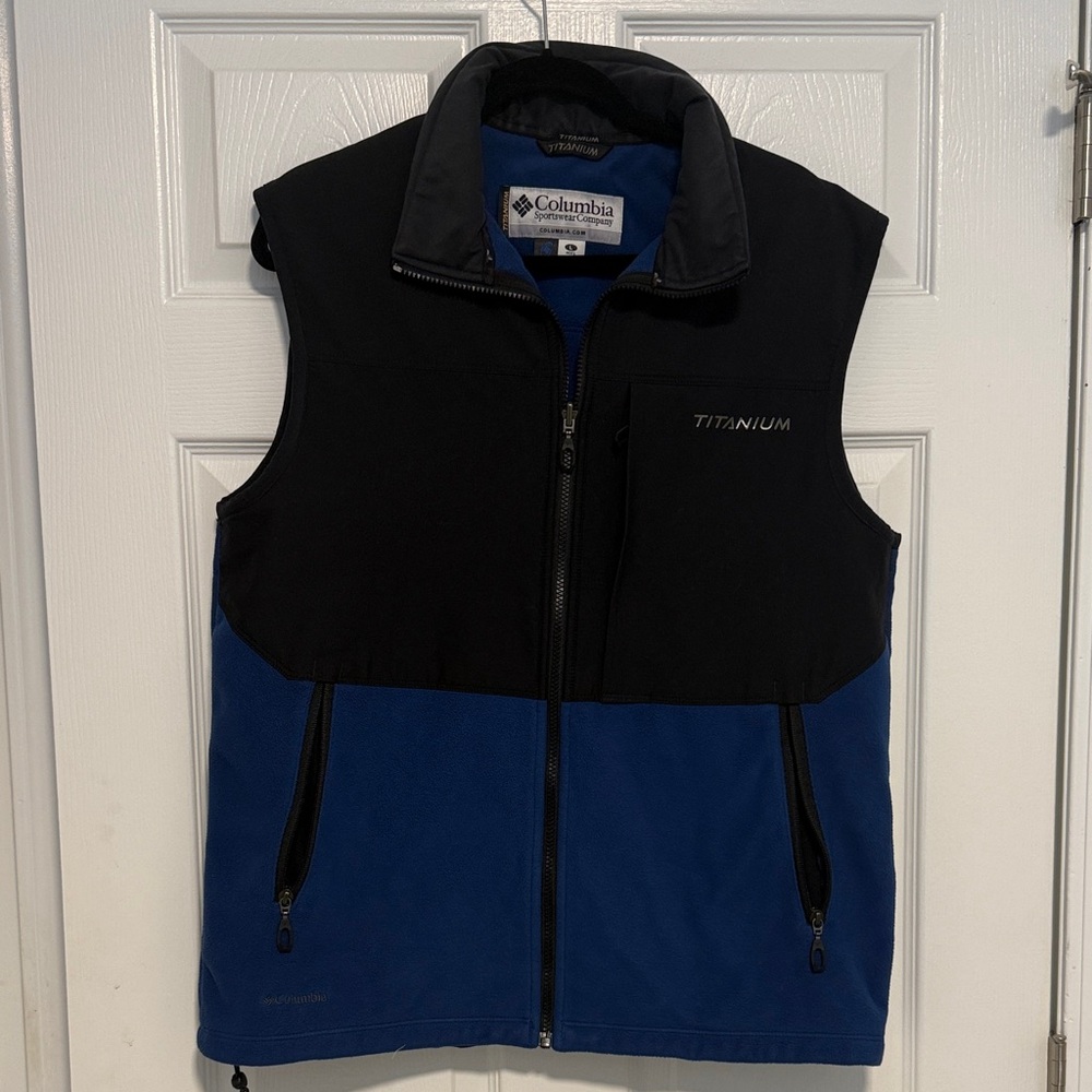 Columbia Black and Blue Titanium Vest